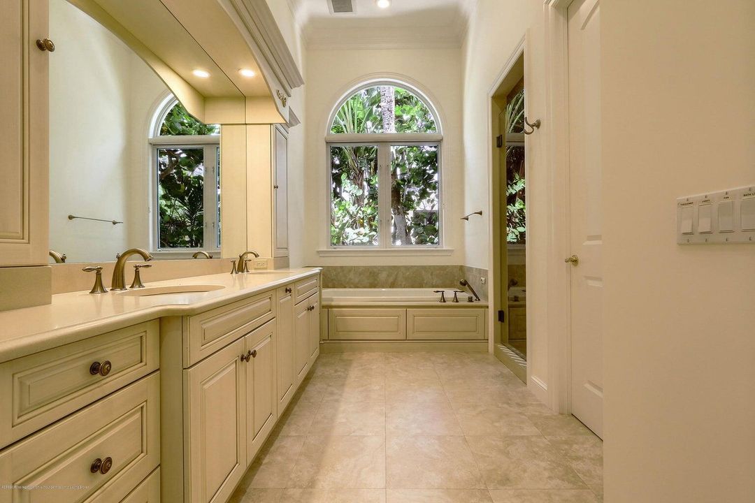 1431 Primary Bath