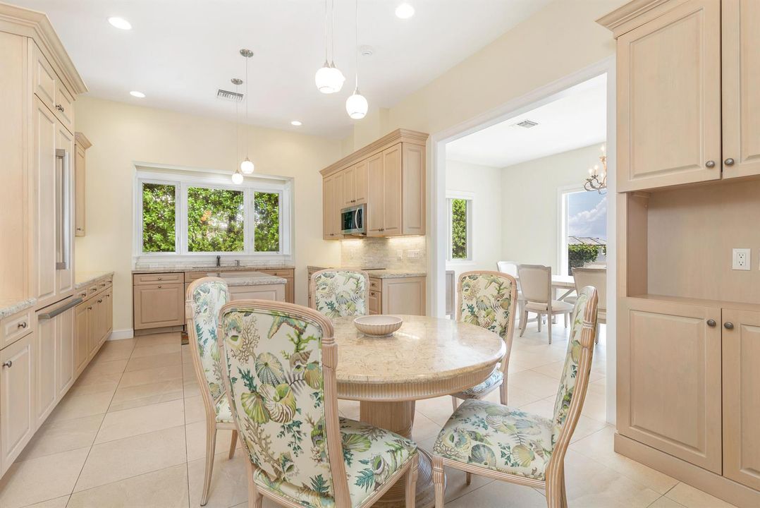 1426 Breakfast Area