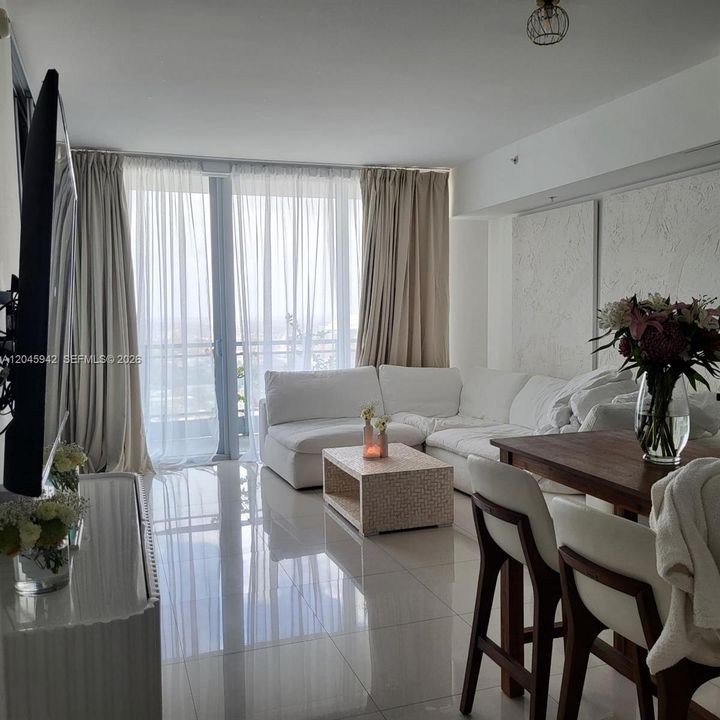 В аренду: $3,100 (1 спален, 1 ванн, 789 Квадратных фут)