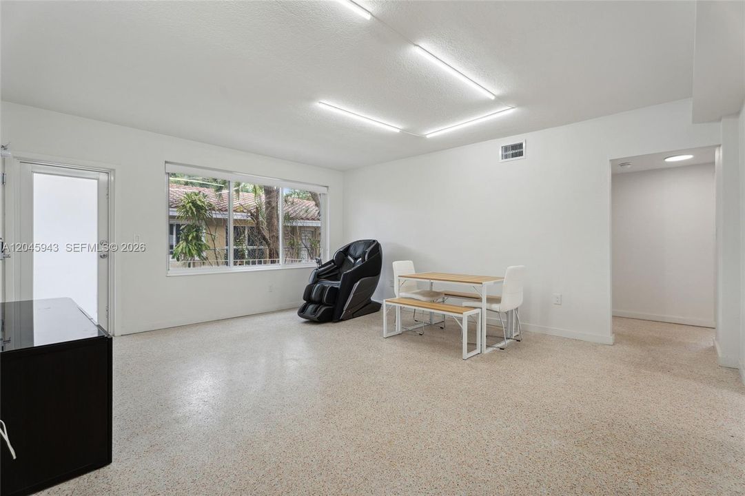 В аренду: $2,600 (2 спален, 1 ванн, 1000 Квадратных фут)