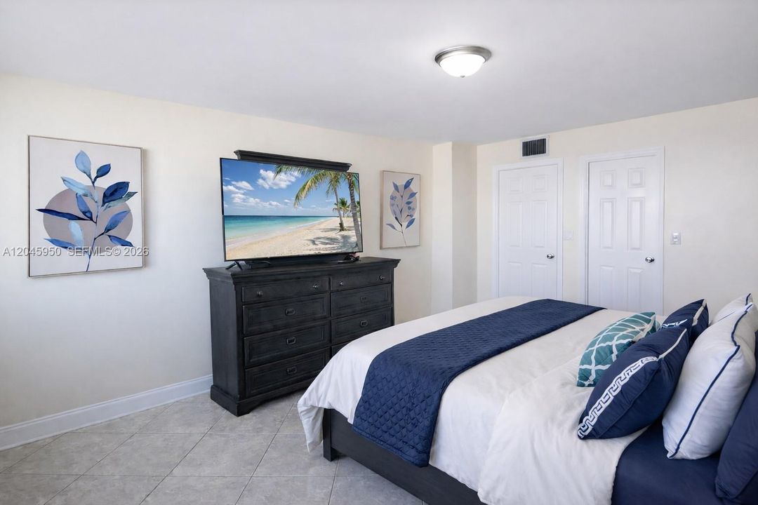 For Rent: $2,350 (1 beds, 1 baths, 980 Square Feet)