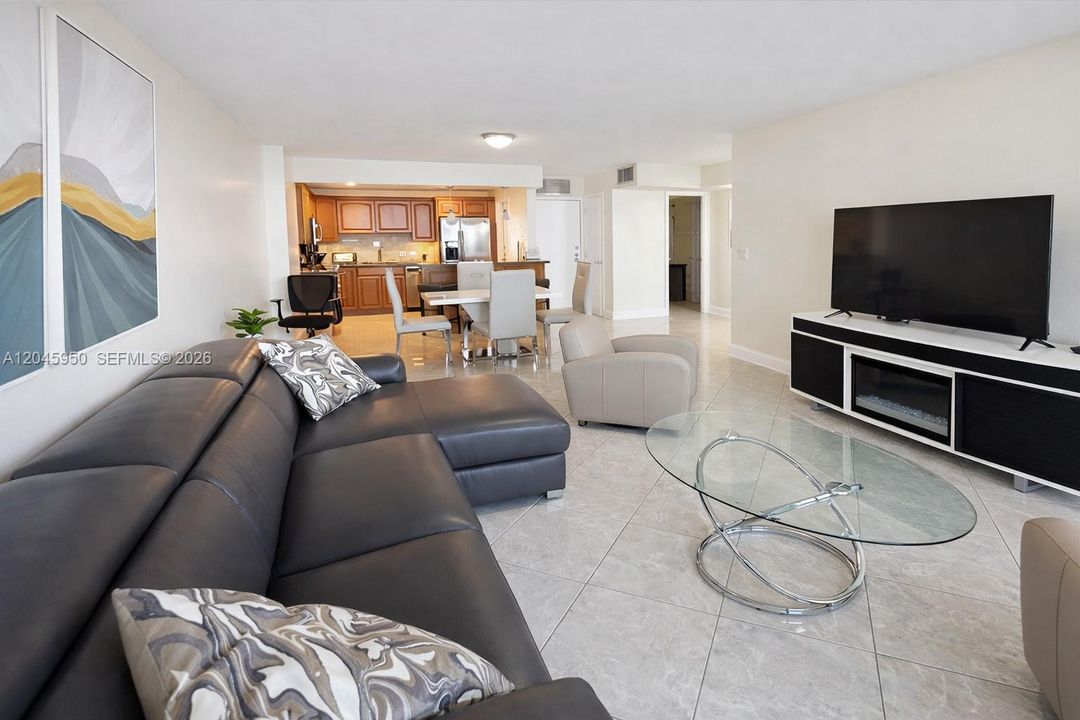 For Rent: $2,350 (1 beds, 1 baths, 980 Square Feet)