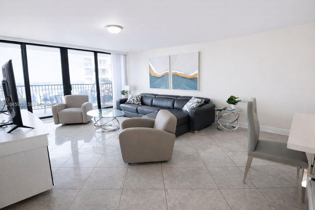 For Rent: $2,350 (1 beds, 1 baths, 980 Square Feet)