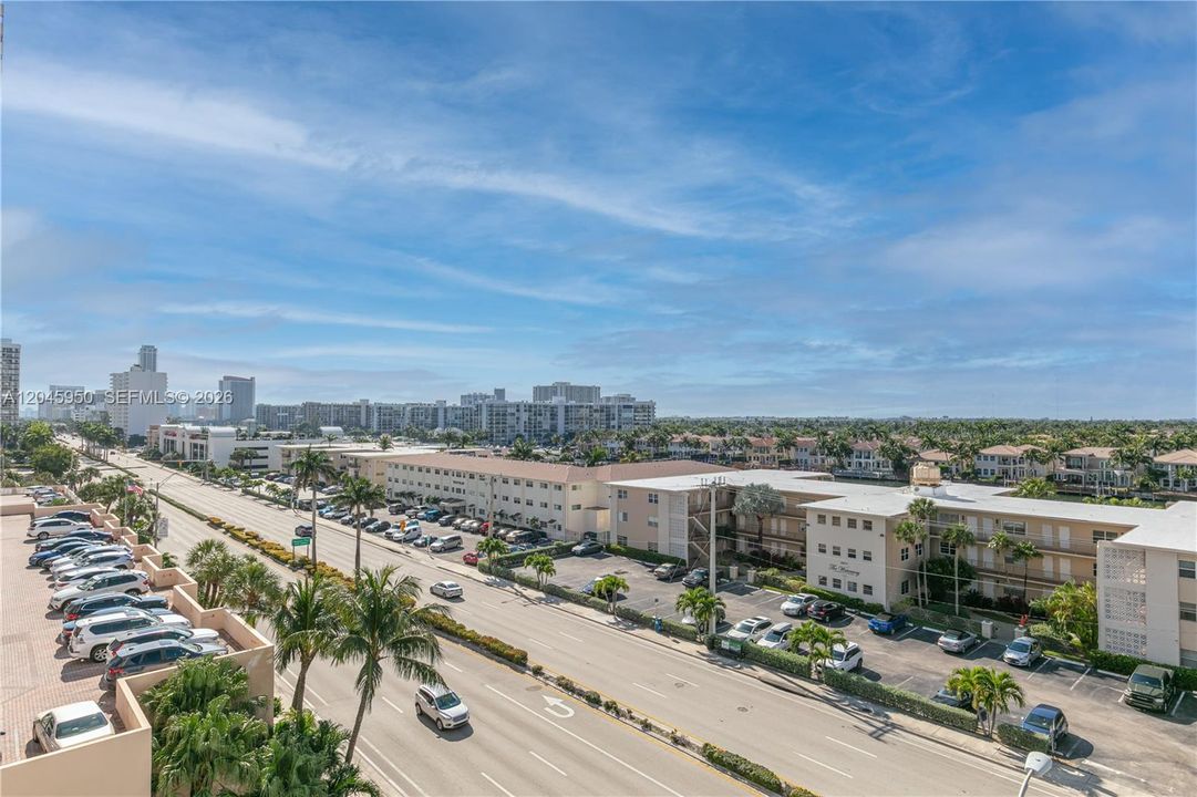 For Rent: $2,350 (1 beds, 1 baths, 980 Square Feet)