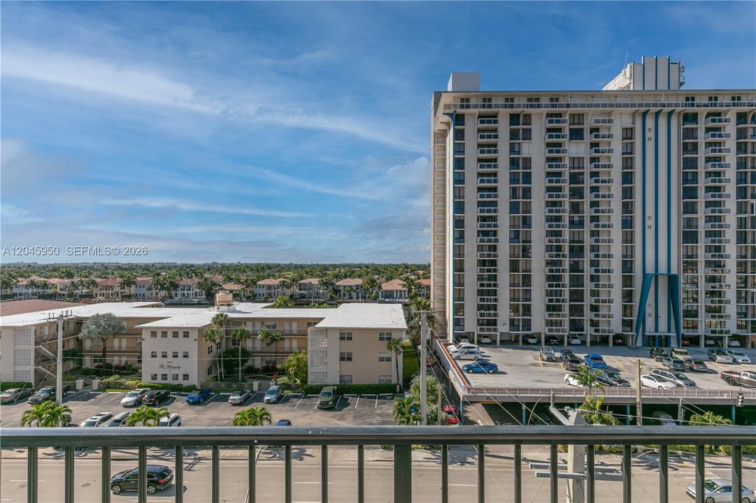 For Rent: $2,350 (1 beds, 1 baths, 980 Square Feet)