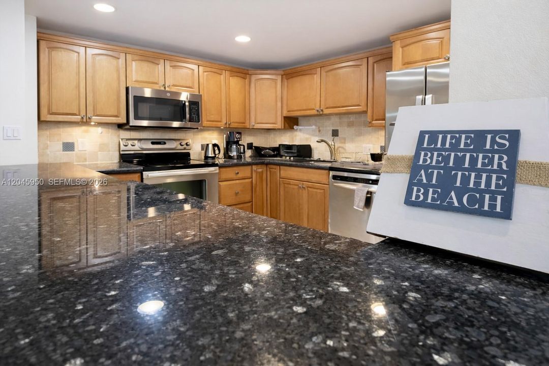 For Rent: $2,350 (1 beds, 1 baths, 980 Square Feet)