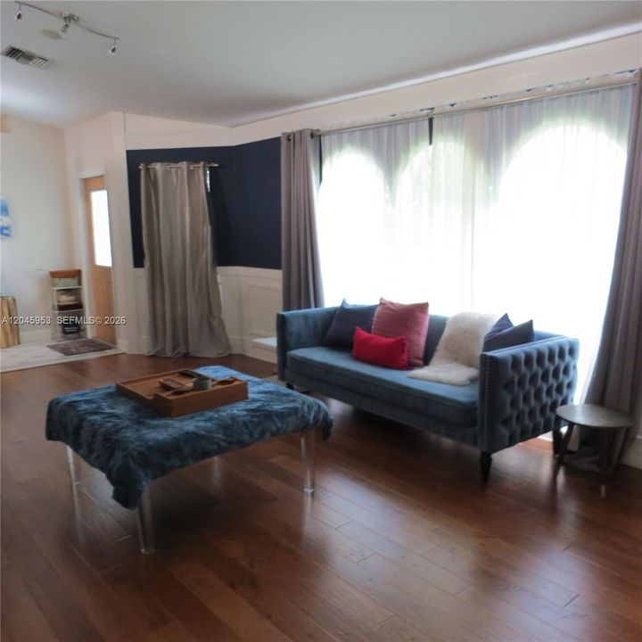 В аренду: $8,500 (5 спален, 4 ванн, 4035 Квадратных фут)