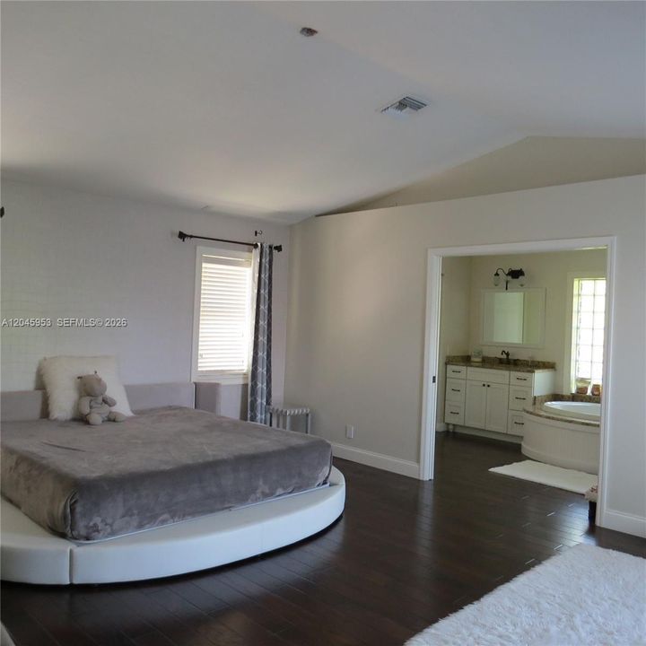 В аренду: $8,500 (5 спален, 4 ванн, 4035 Квадратных фут)