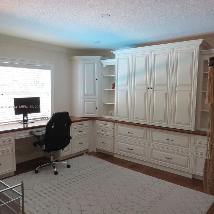 В аренду: $8,500 (5 спален, 4 ванн, 4035 Квадратных фут)