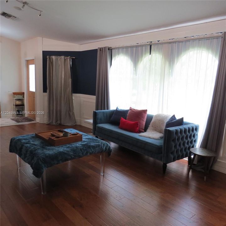 В аренду: $8,500 (5 спален, 4 ванн, 4035 Квадратных фут)