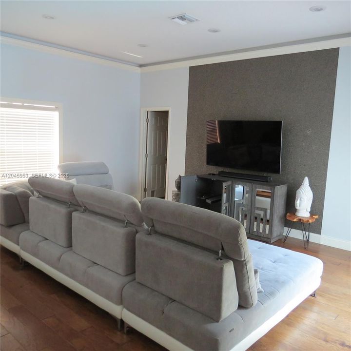 В аренду: $8,500 (5 спален, 4 ванн, 4035 Квадратных фут)