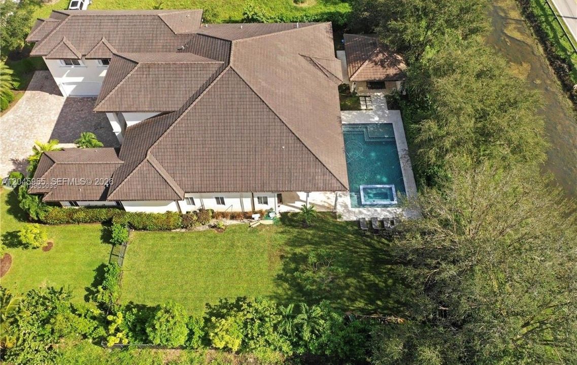 В аренду: $17,500 (6 спален, 6 ванн, 6514 Квадратных фут)