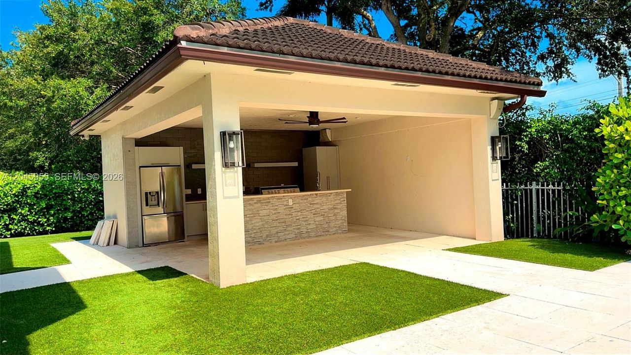 Outdoor kitchen