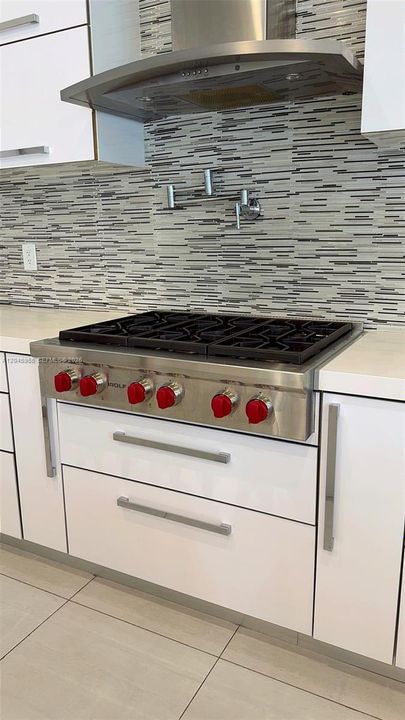 В аренду: $17,500 (6 спален, 6 ванн, 6514 Квадратных фут)