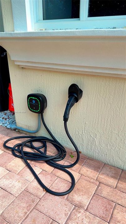 Outdoor charging station
