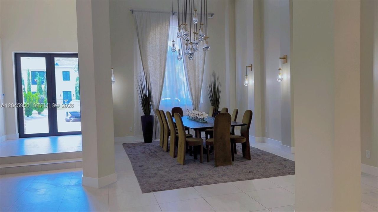 В аренду: $17,500 (6 спален, 6 ванн, 6514 Квадратных фут)