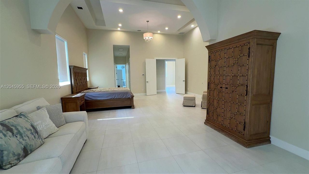 В аренду: $17,500 (6 спален, 6 ванн, 6514 Квадратных фут)
