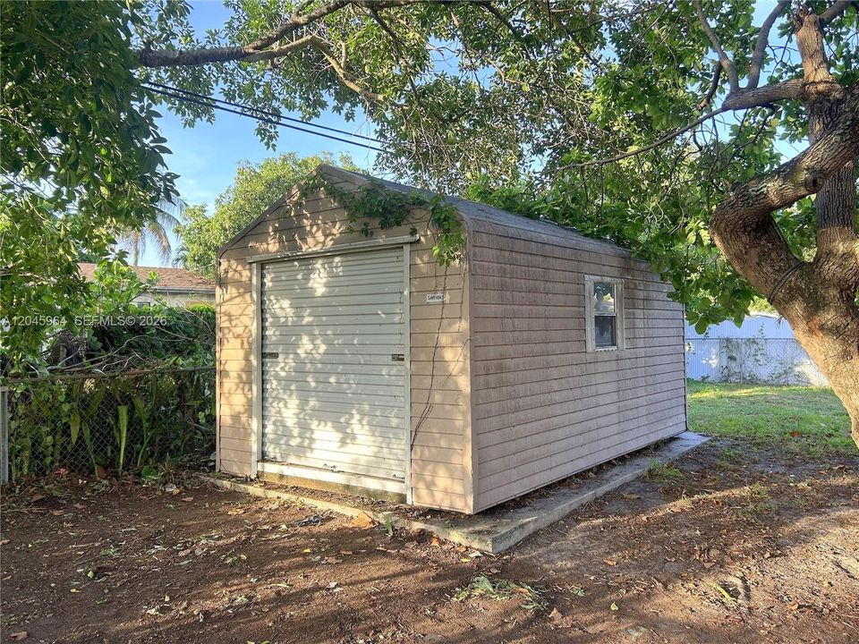 For Sale: $550,000 (4 beds, 2 baths, 1732 Square Feet)