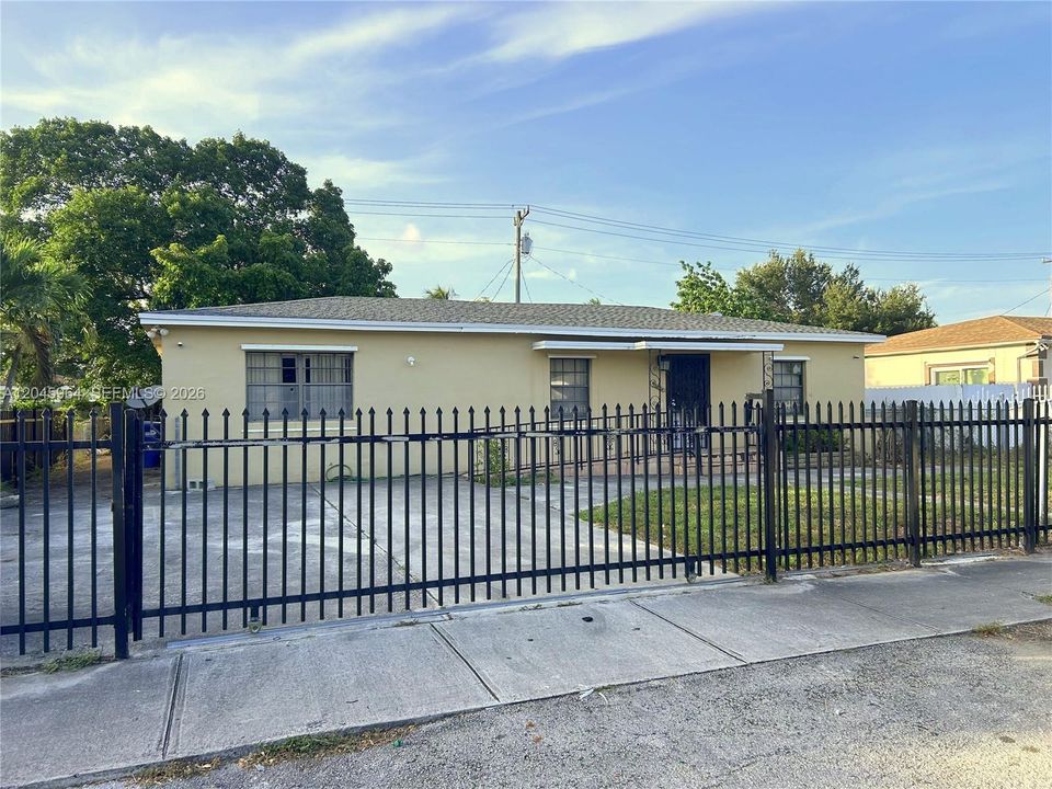 For Sale: $550,000 (4 beds, 2 baths, 1732 Square Feet)
