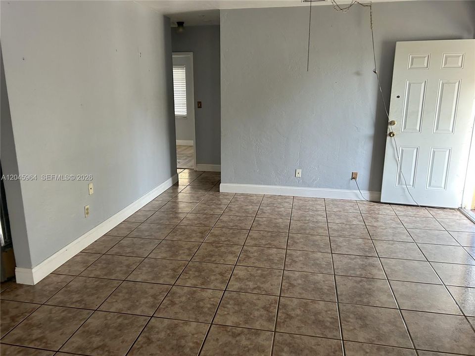 For Sale: $550,000 (4 beds, 2 baths, 1732 Square Feet)