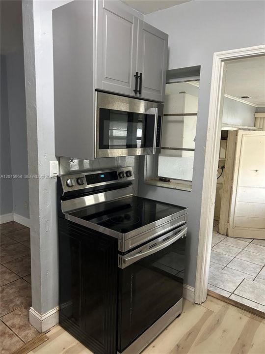 For Sale: $550,000 (4 beds, 2 baths, 1732 Square Feet)