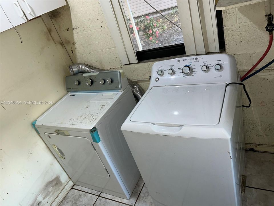 For Sale: $550,000 (4 beds, 2 baths, 1732 Square Feet)