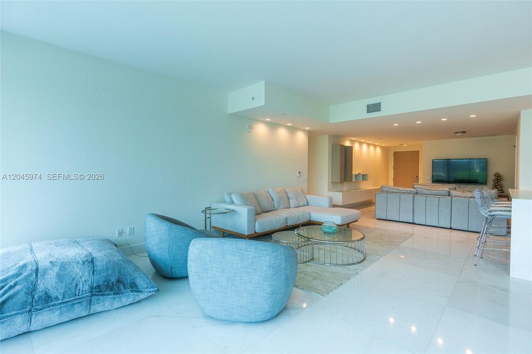 For Rent: $15,500 (2 beds, 3 baths, 1830 Square Feet)