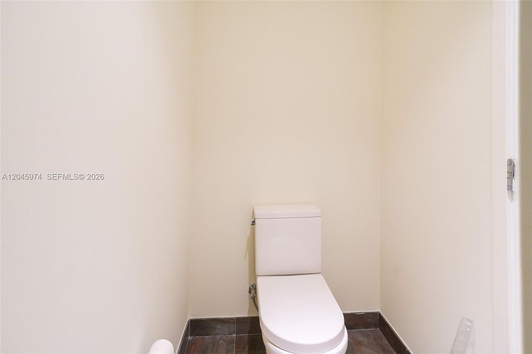 For Rent: $15,500 (2 beds, 3 baths, 1830 Square Feet)