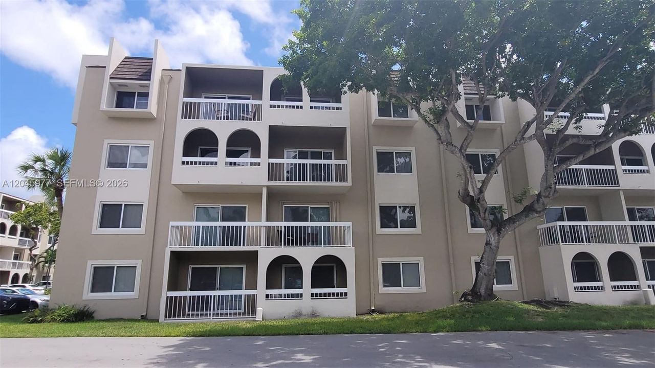 For Rent: $2,050 (2 beds, 1 baths, 804 Square Feet)
