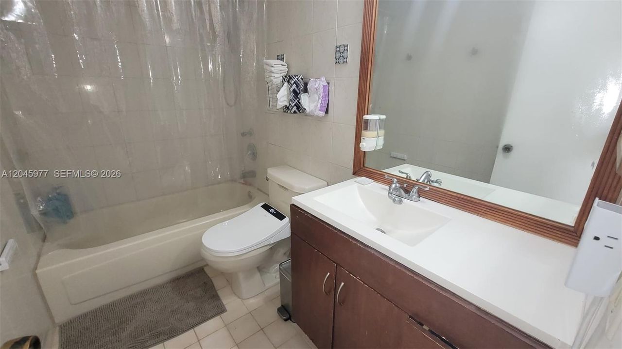 For Rent: $2,050 (2 beds, 1 baths, 804 Square Feet)