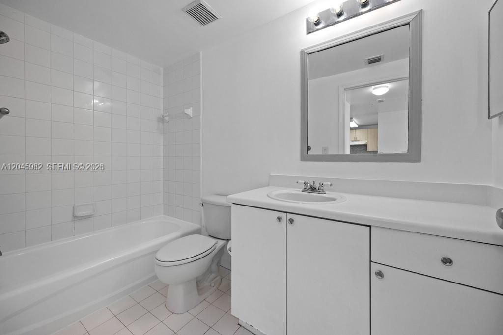 В аренду: $2,300 (1 спален, 1 ванн, 735 Квадратных фут)