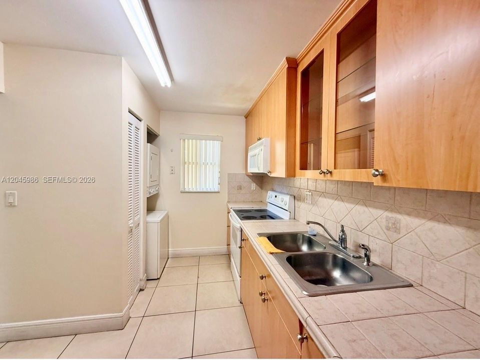 В аренду: $2,200 (2 спален, 2 ванн, 1066 Квадратных фут)