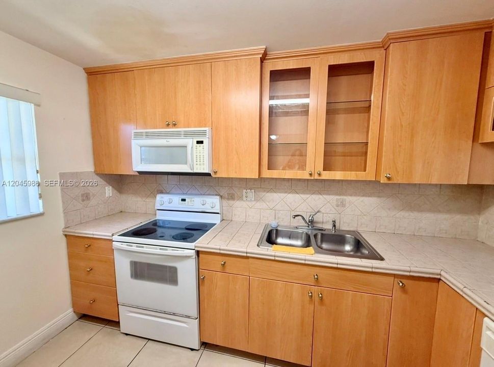 В аренду: $2,200 (2 спален, 2 ванн, 1066 Квадратных фут)