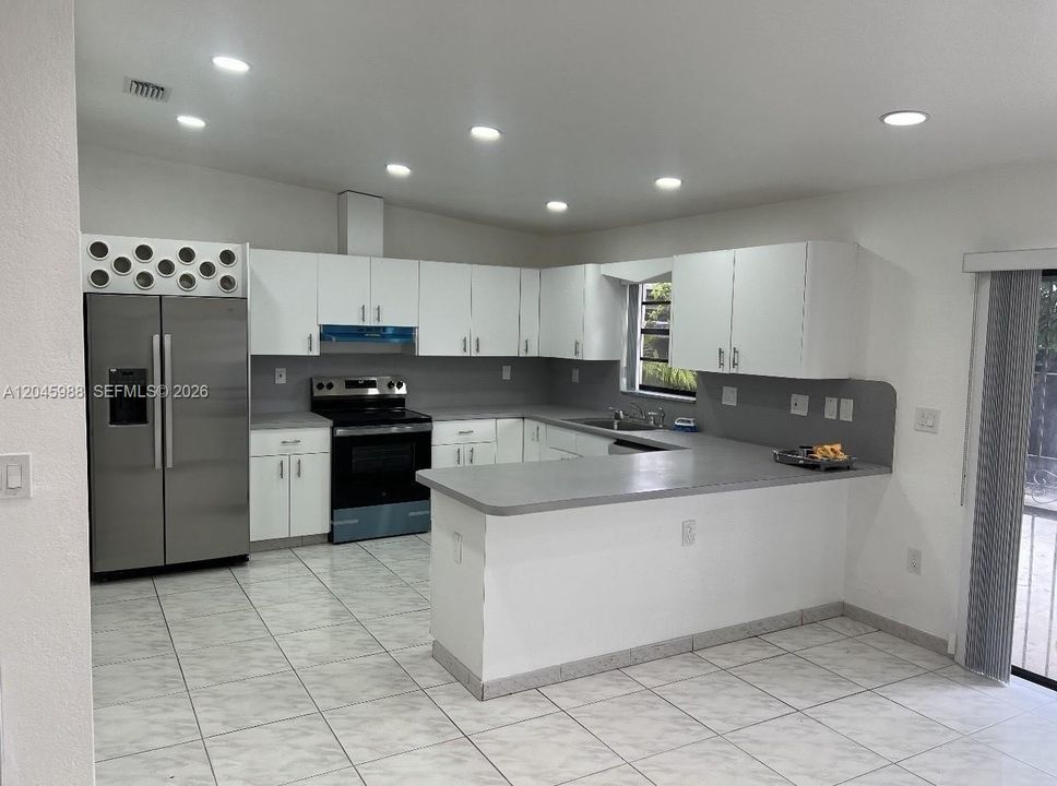 For Rent: $4,400 (5 beds, 3 baths, 2406 Square Feet)