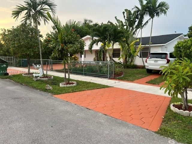 For Rent: $4,400 (5 beds, 3 baths, 2406 Square Feet)