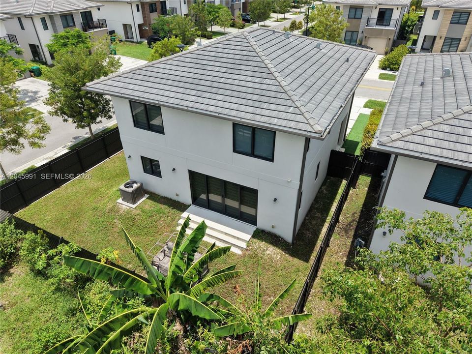 На продажу: $600,000 (5 спален, 4 ванн, 1902 Квадратных фут)