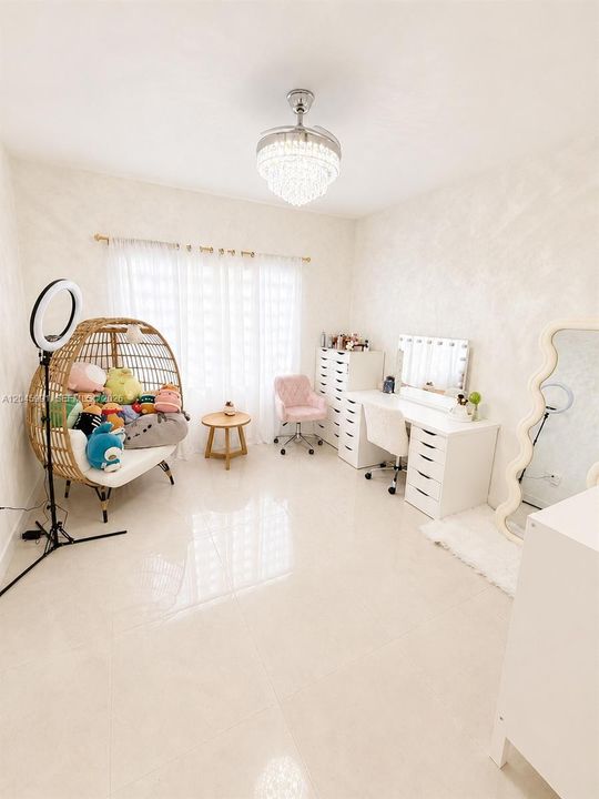 На продажу: $600,000 (5 спален, 4 ванн, 1902 Квадратных фут)