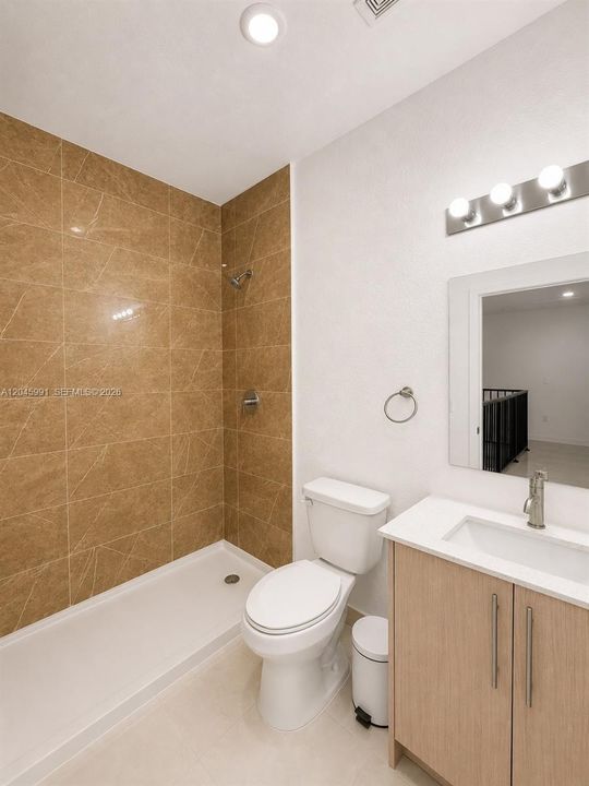 На продажу: $600,000 (5 спален, 4 ванн, 1902 Квадратных фут)