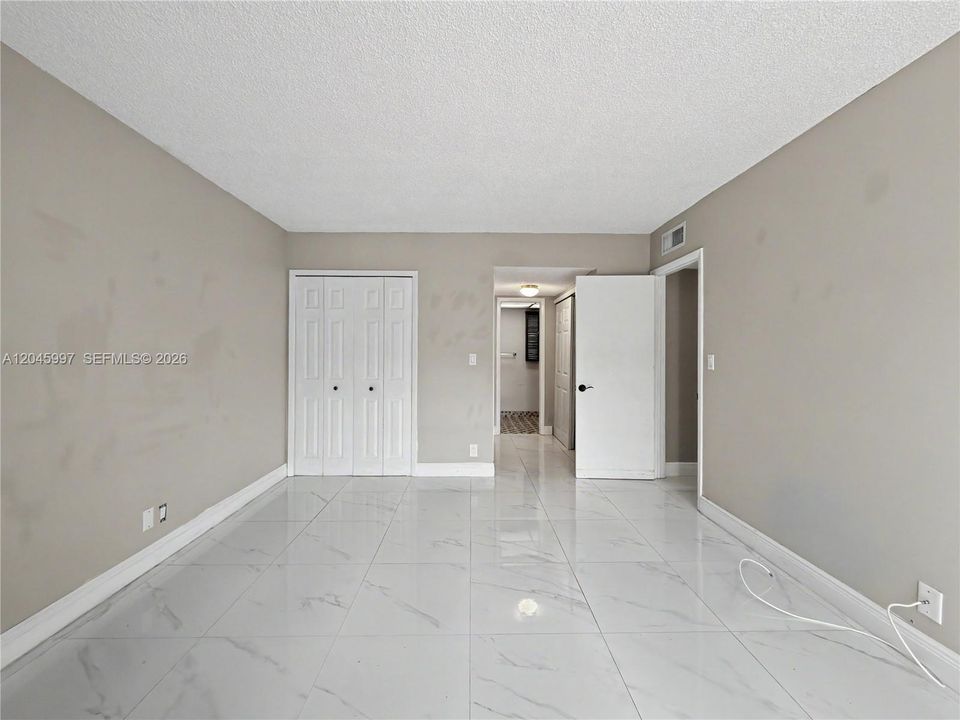 En Venta: $300,000 (2 camas, 2 baños, 1200 Pies cuadrados)