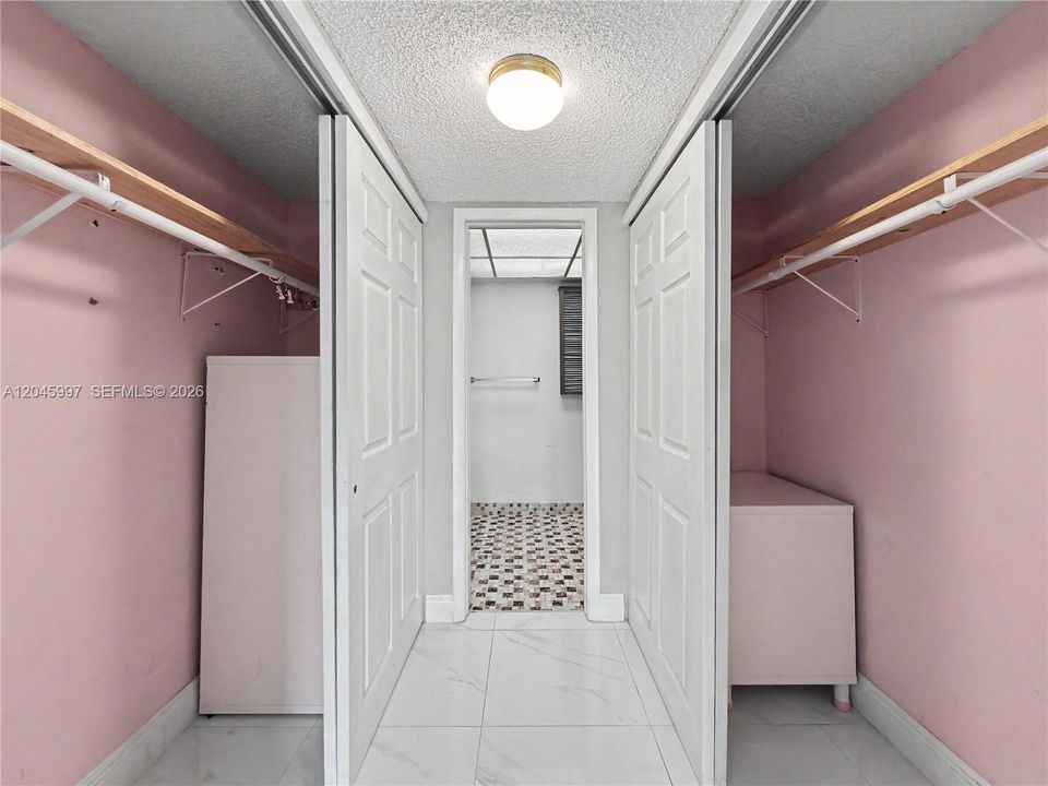 En Venta: $300,000 (2 camas, 2 baños, 1200 Pies cuadrados)