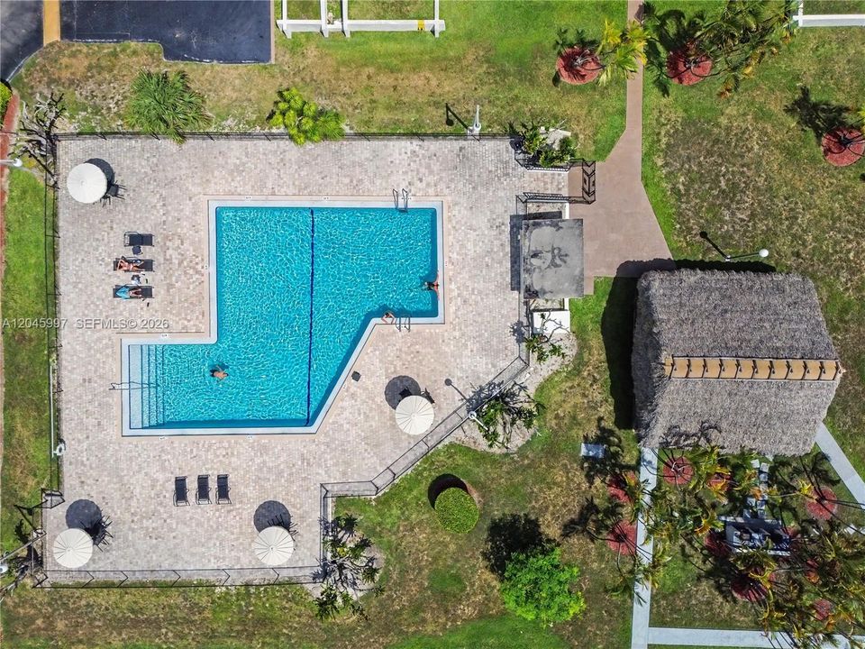 En Venta: $300,000 (2 camas, 2 baños, 1200 Pies cuadrados)