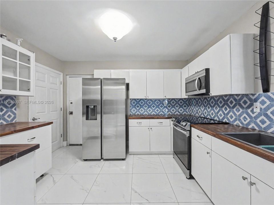 En Venta: $300,000 (2 camas, 2 baños, 1200 Pies cuadrados)