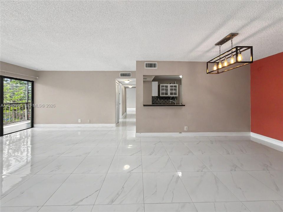 En Venta: $300,000 (2 camas, 2 baños, 1200 Pies cuadrados)