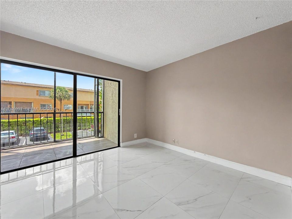 En Venta: $300,000 (2 camas, 2 baños, 1200 Pies cuadrados)