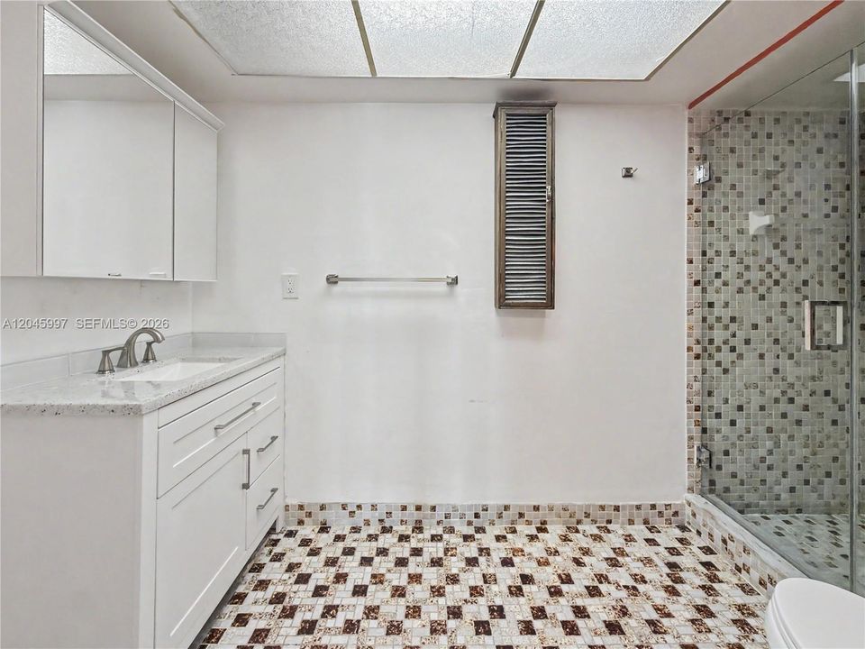 En Venta: $300,000 (2 camas, 2 baños, 1200 Pies cuadrados)