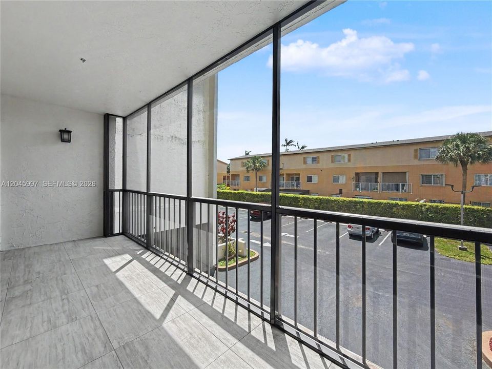 En Venta: $300,000 (2 camas, 2 baños, 1200 Pies cuadrados)