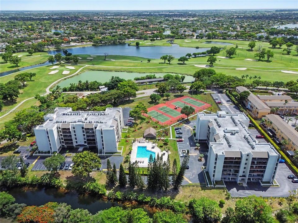 En Venta: $300,000 (2 camas, 2 baños, 1200 Pies cuadrados)