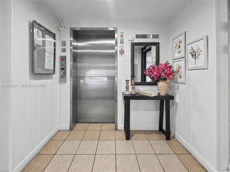 En Venta: $300,000 (2 camas, 2 baños, 1200 Pies cuadrados)
