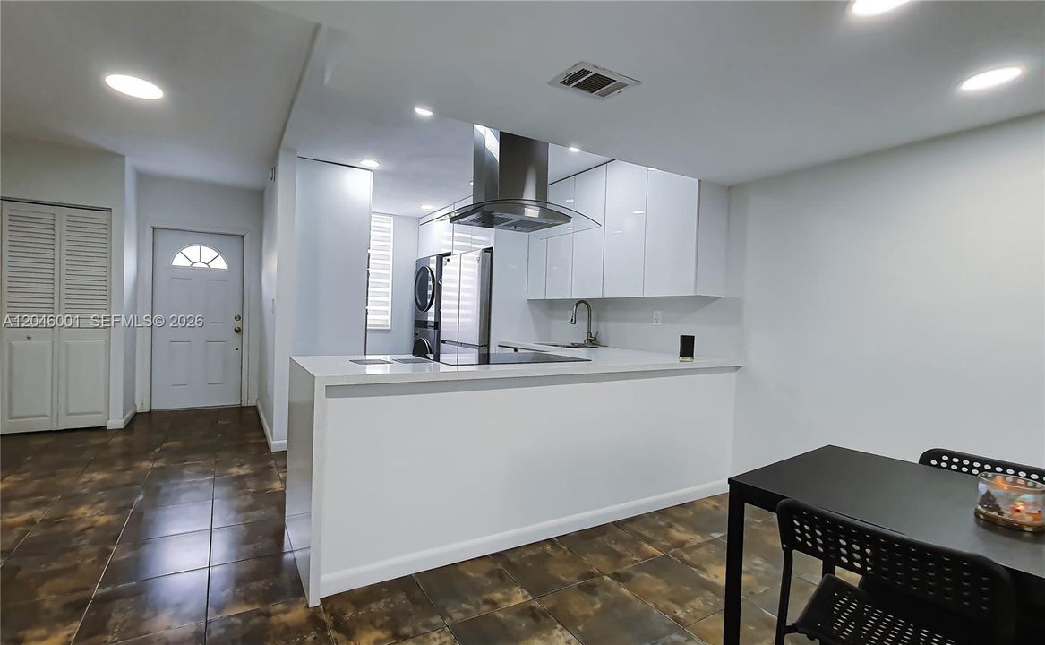 В аренду: $2,850 (2 спален, 2 ванн, 1285 Квадратных фут)