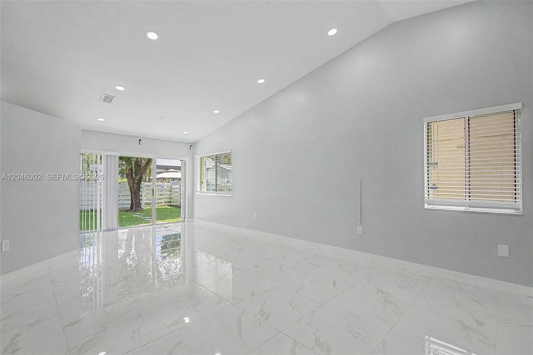 В аренду: $3,400 (3 спален, 2 ванн, 1453 Квадратных фут)